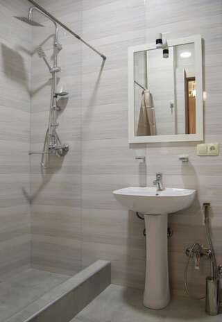 Отель Hotel Triston Тбилиси Стандартный трехместный номер-3