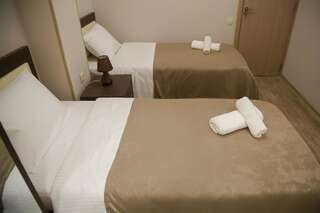 Отель Hotel Triston Тбилиси Бюджетный двухместный номер с 2 отдельными кроватями, без окна-6