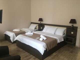 Отель Hotel Triston Тбилиси Стандартный трехместный номер-20