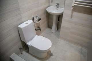 Отель Hotel Triston Тбилиси Стандартный трехместный номер-25