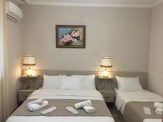 Отель Hotel Triston Тбилиси Стандартный трехместный номер-30